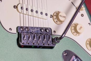 Vega-Trem : Le système tremolo révolutionnaire sans perçage venu de Belgique
