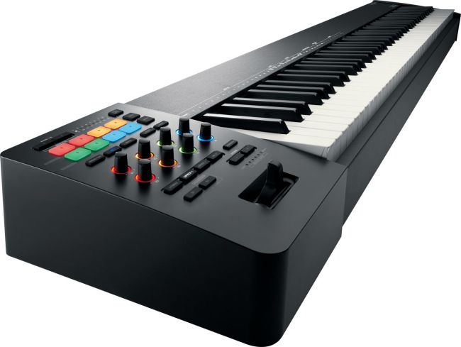 Pack Synthétiseur Workstation 88 Touches Roland Fantom 8 + Support