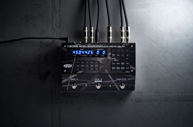 Is the Boss GT-1000CORE the new rival for the Line 6 HX Stomp? 