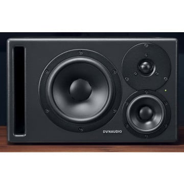 DYN CORE-47 / Moniteur de référence compact professionnel - 3 voies - woofer 7", haut-parleur central 4" et tweeter 1", DSP avancé