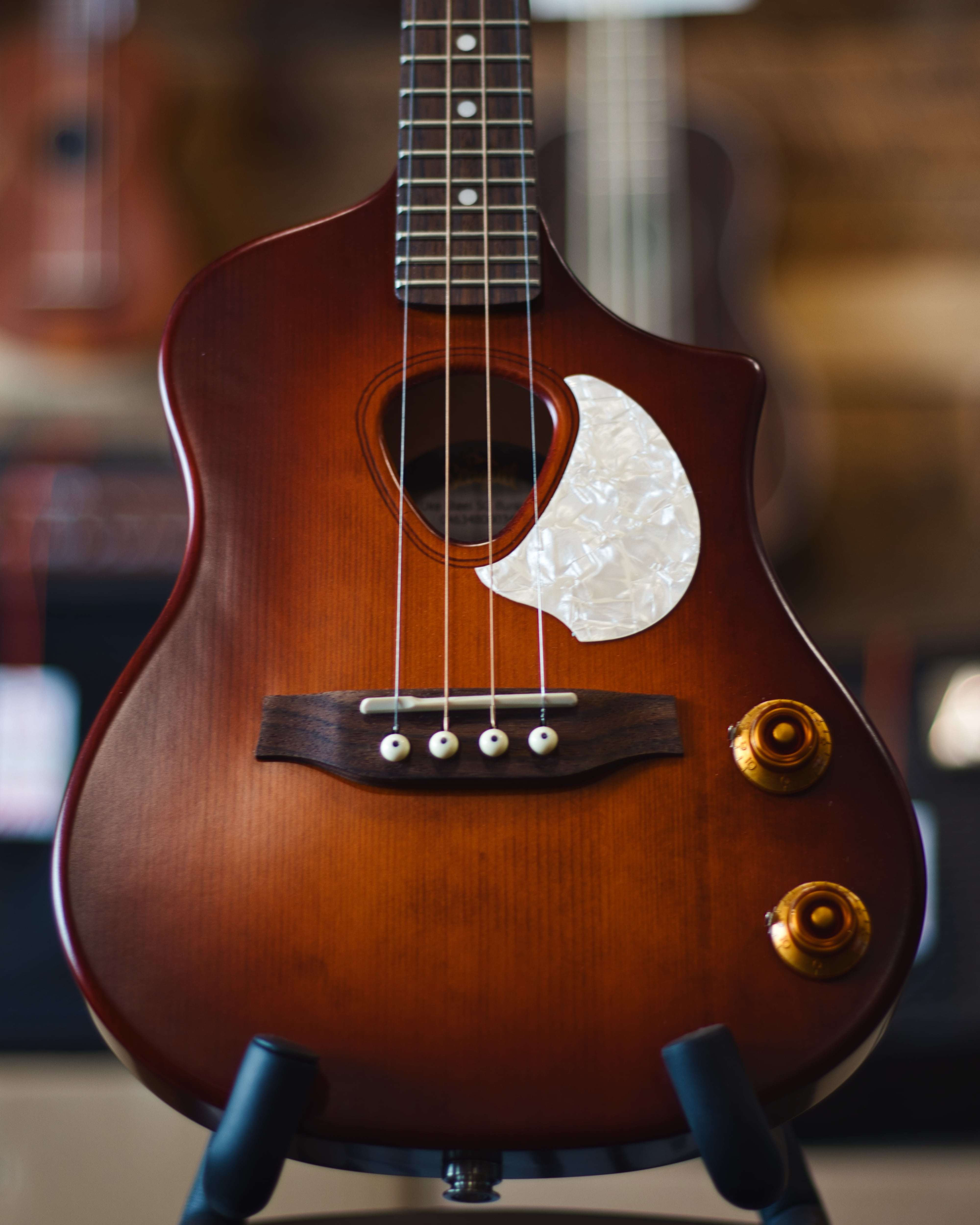Seagull Uke Steel SG Burst EQ Ukulele | Music Depot Musique