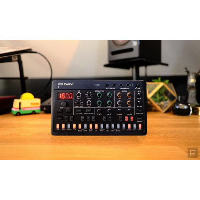 【極美品】Roland AIRA COMPACT S-1 Tweak Synth Roland AIRA Compact S-1 Tweak Synthesizer