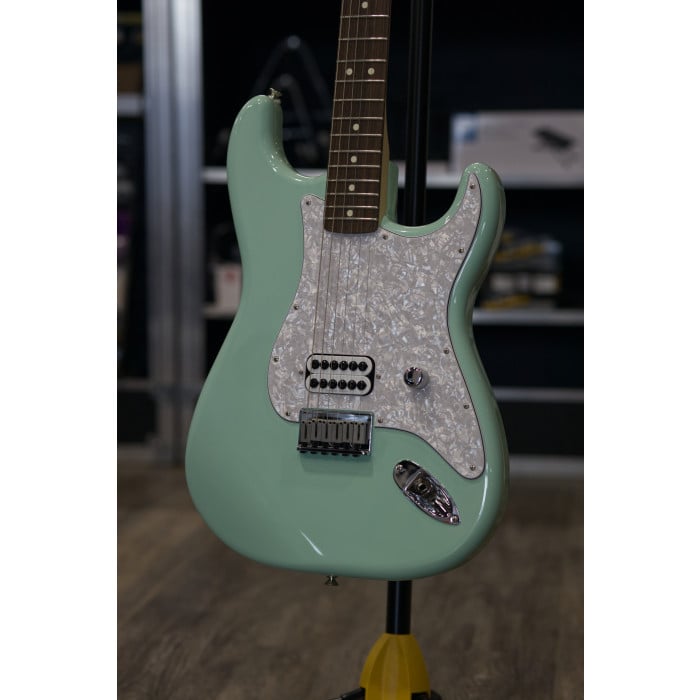 Fender Tom DeLonge Strat Signature Seafoam | Musique Dépôt Musique